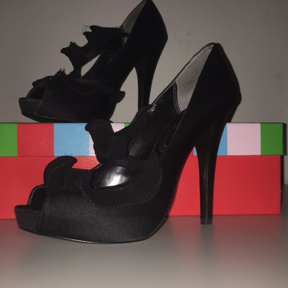 Charles by Charles David Satin Pumps - Picture 2 of 6